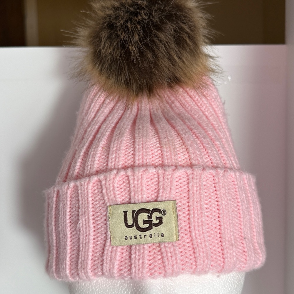 UGG Pink Rib Knit Beanie With Removable Faux Fur Pom-Pom Women's Or Kids.